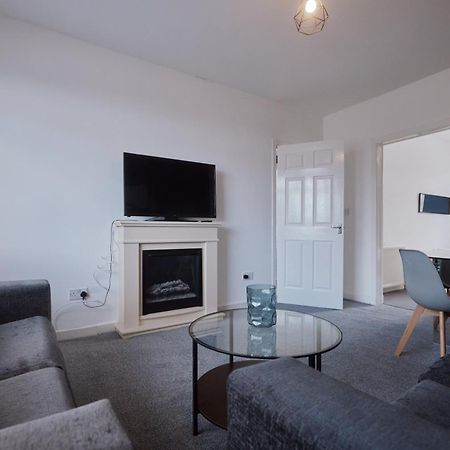 Modern And Vibrantly Designed Apartment Motherwell Exterior foto